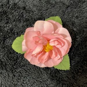 Vintage Avon flower brooch pin